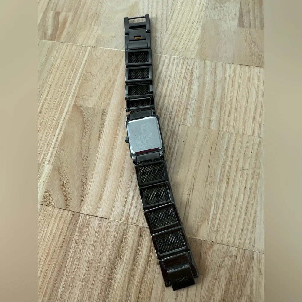 Fossil f2 ladies metallic gunmetal gray watch NEW BATTERY